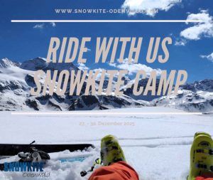 Auf dem Bild sieht man einen Skischuh und ski vor einer weißen Bergkulisse mit Schnee für das snowkitecamp von Snowkite-odenwald